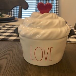 Rae Dunn Love Cupcake